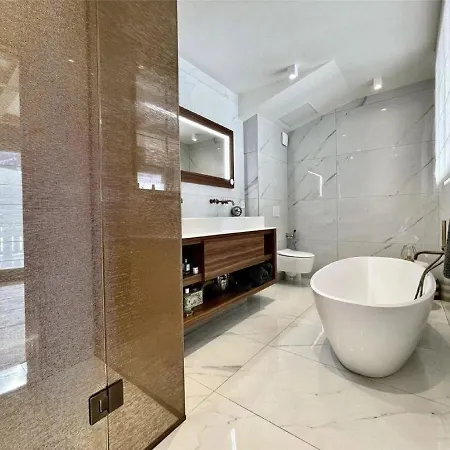Spacious 4-bedroom Retreat In The Heart Of Aosta Valley * Брей-Червиния